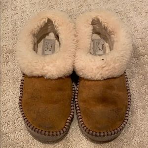 Used UGG Slipper Size 8